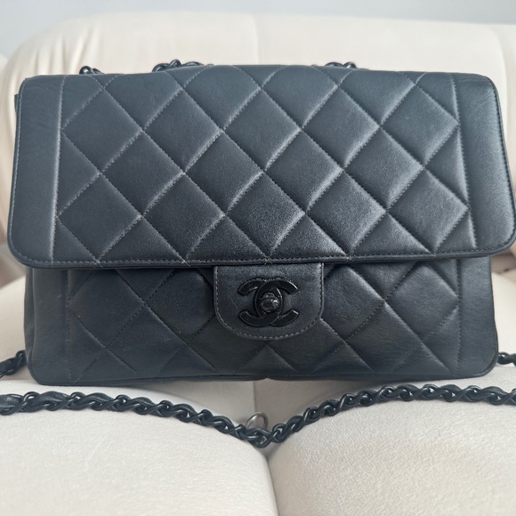 Chanel Classic Flap Small - Picture 1 of 3